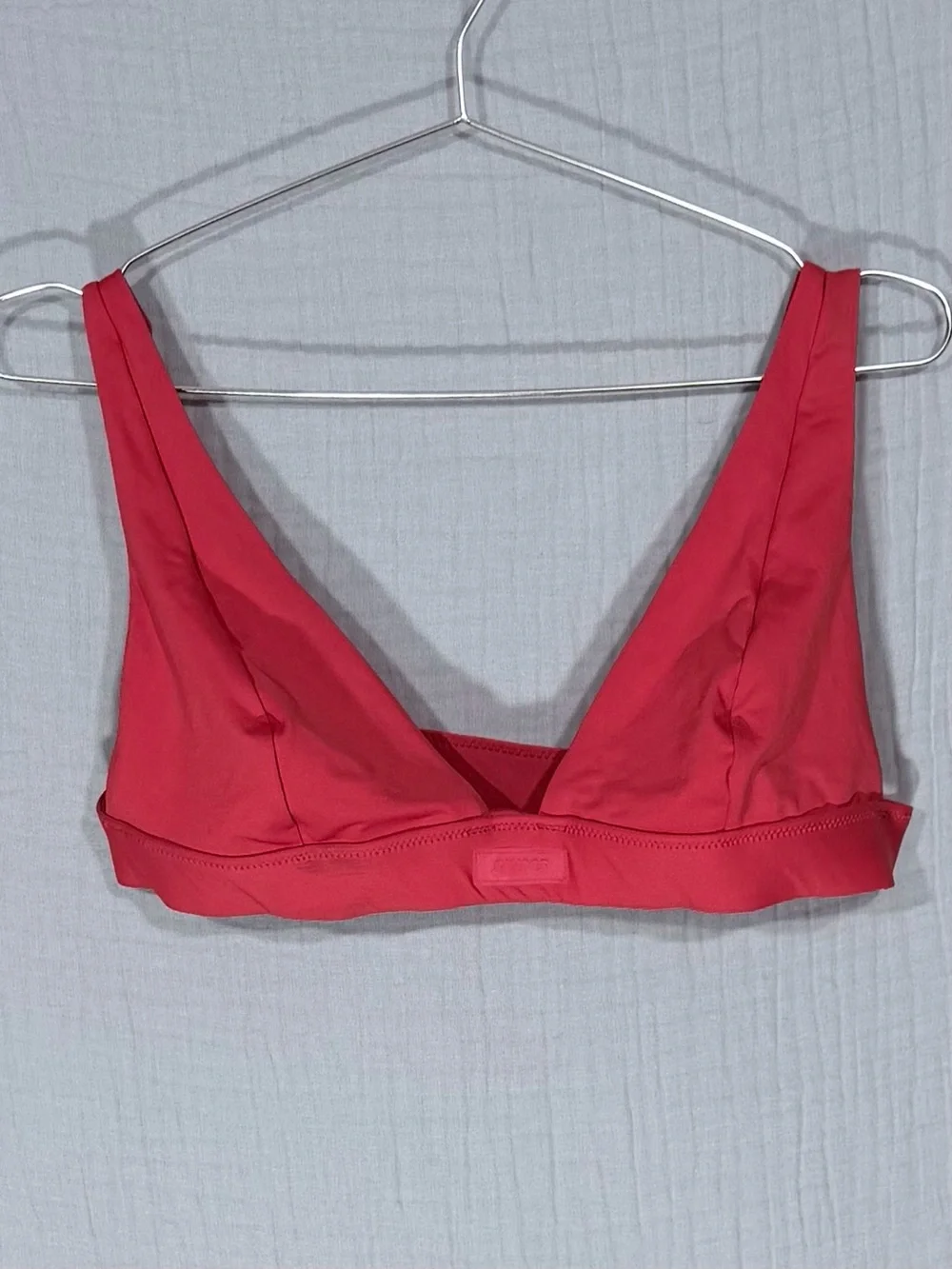 ♥️ NWOT | SKIMS | Signature Swim Plunge Bikini Top | Ruby | size L